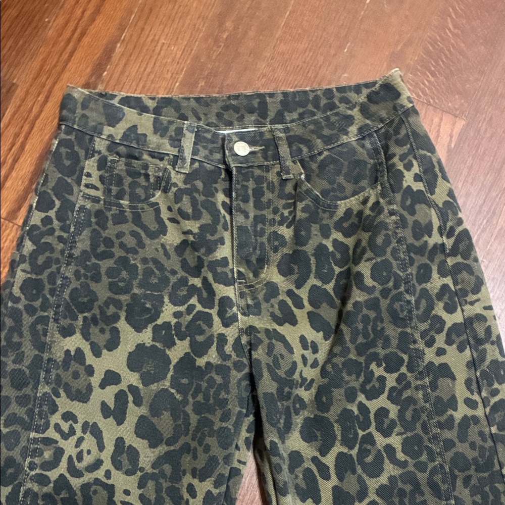 Leopard Print barrel Pants - Picture 2 of 3